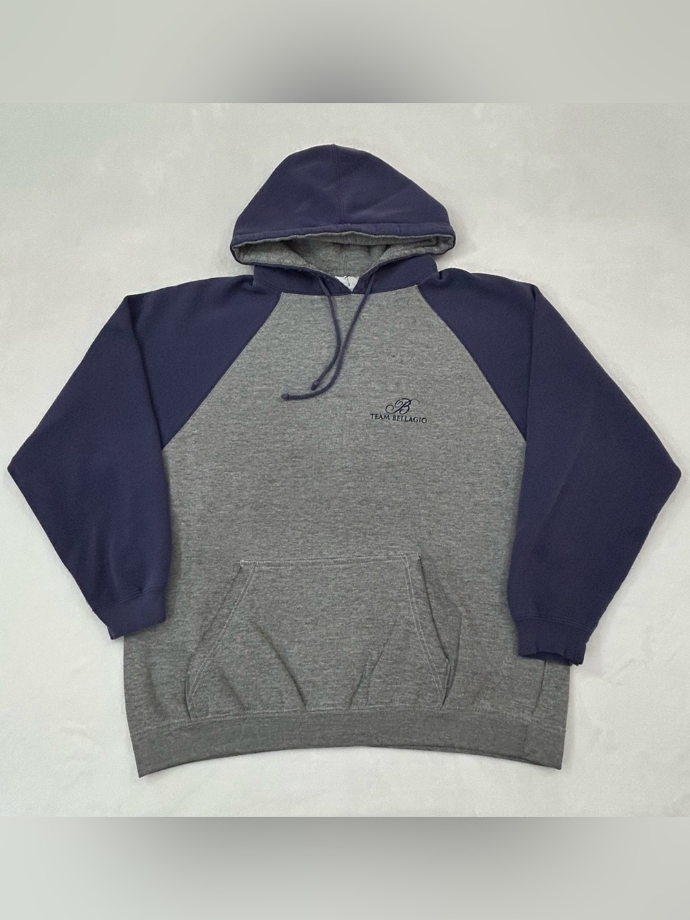Team Bellagio Hotel & Casino Las Vegas Gray & Navy Hoodie Sweatshirt Men’s XL
